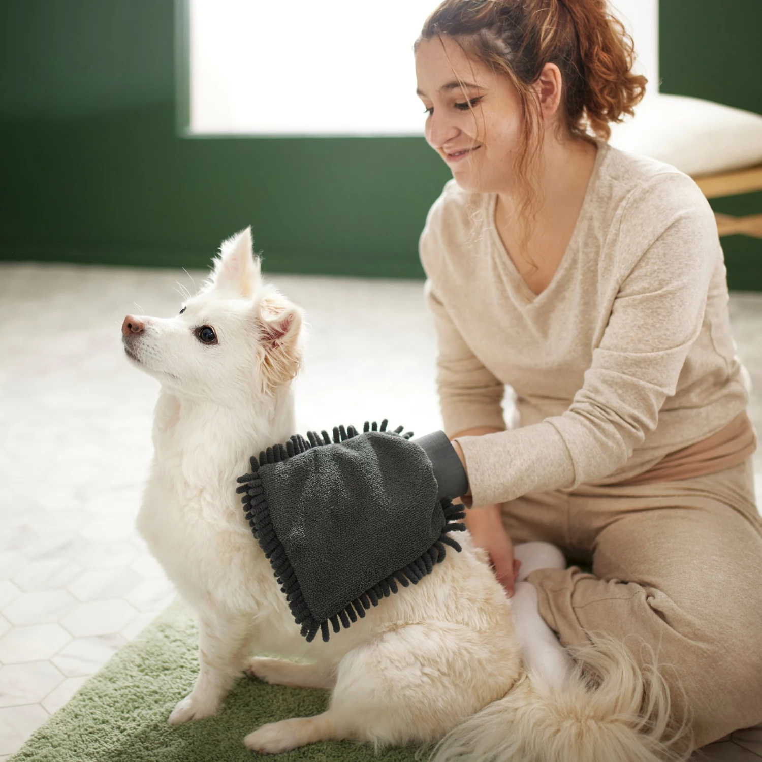 Frisco Microfiber Grooming Glove - Image 5