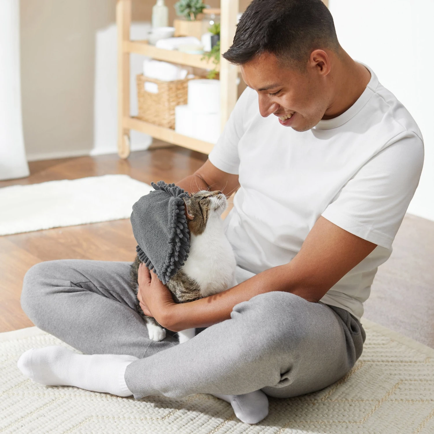 Frisco Microfiber Grooming Glove - Image 6