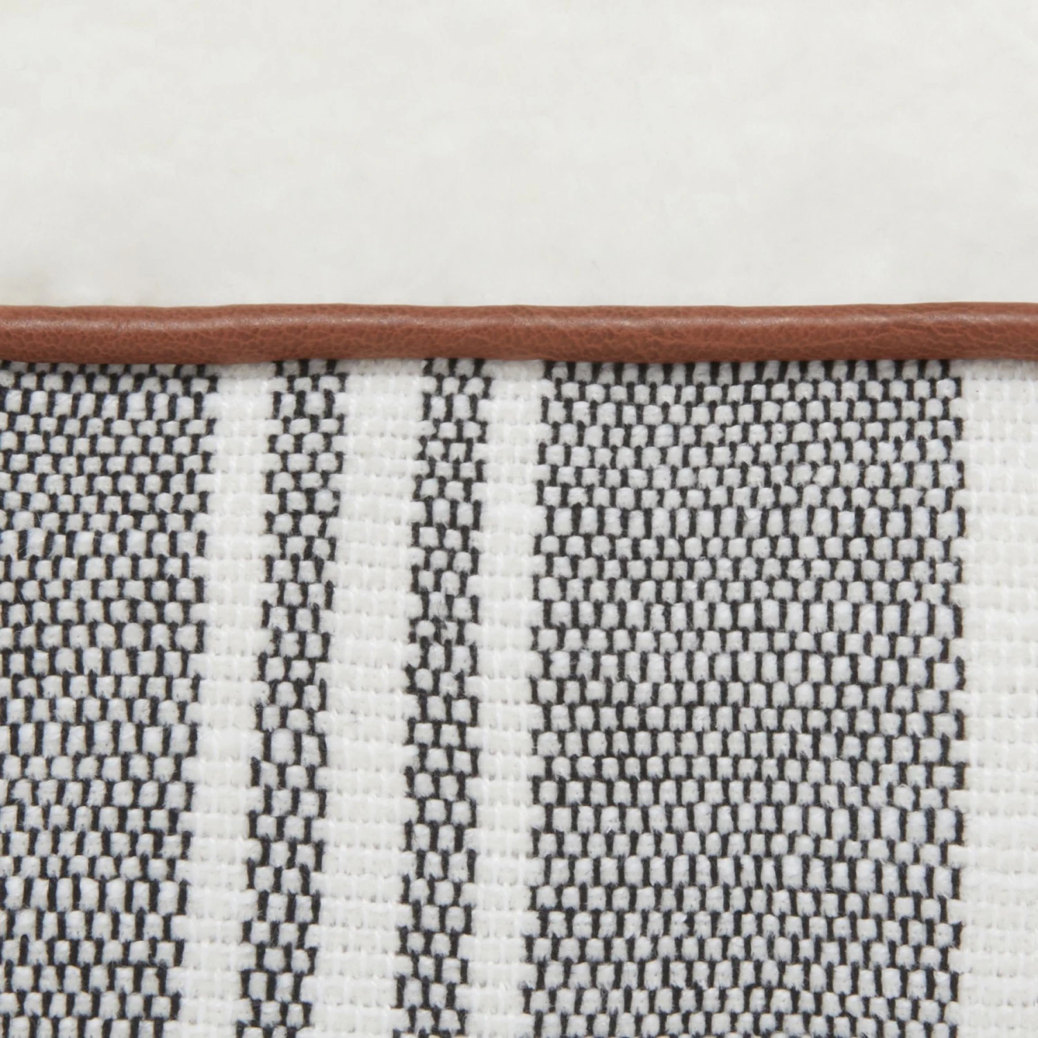 Frisco Farmhouse Rectangular Gusset Dog Bed W/ Removable Cover - Image 4